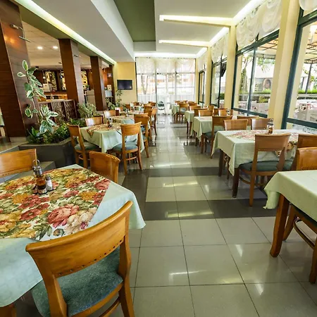 斯拉维扬斯基酒店 3* 阳光海滩