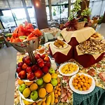 Slavyanski Σάνι Μπιτς