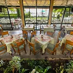 Slavyanski Σάνι Μπιτς